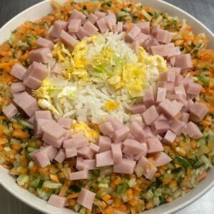 86. Pirinač sa povrćem, šunkom i jajima